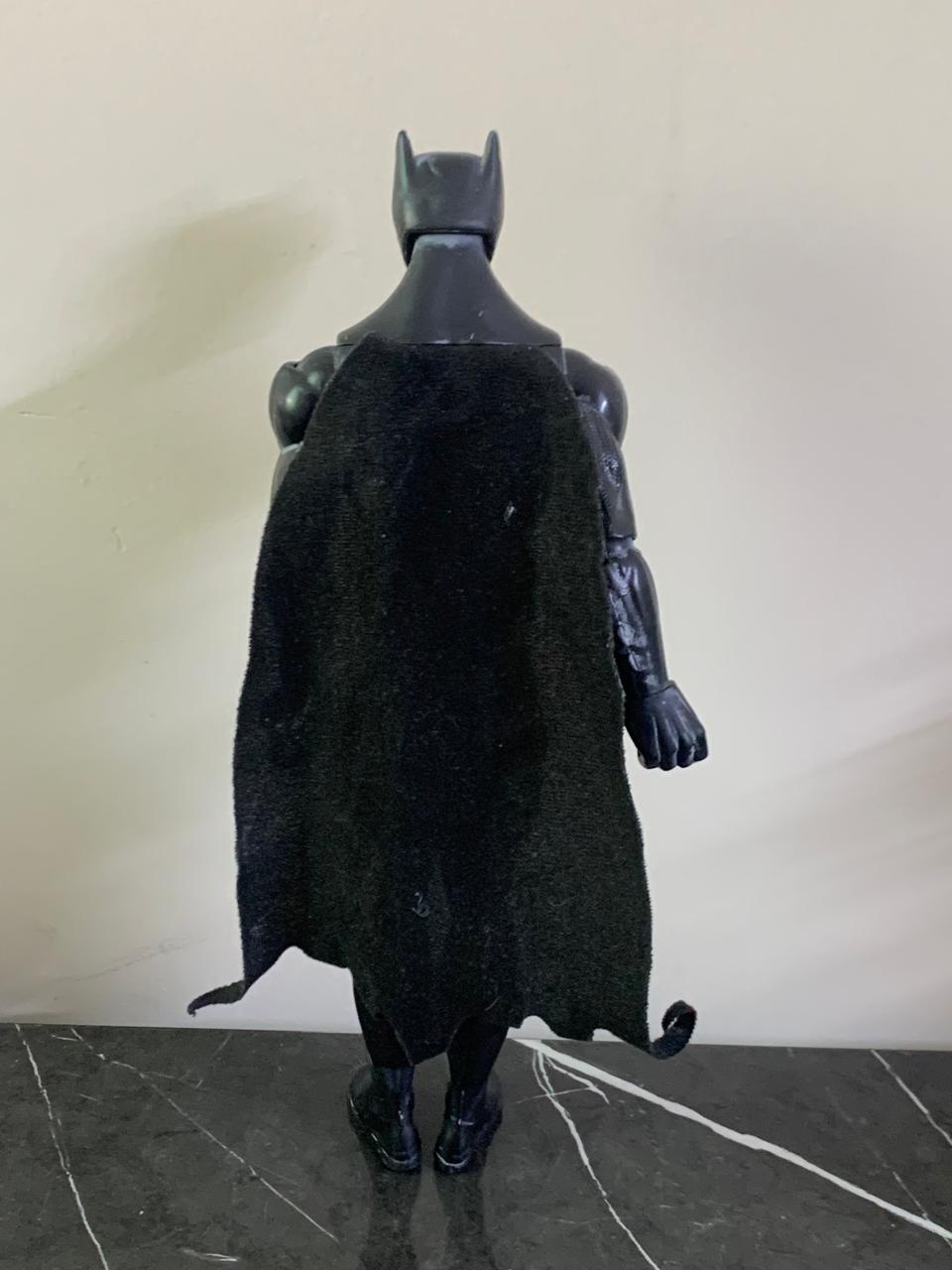 Mattel DC Comics Justice League Batman Action Figure. SKU:BXL-036