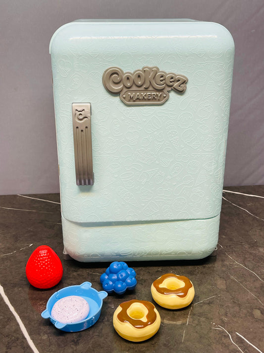 Cookeez Makery Freezy Cakez Oven Toy.