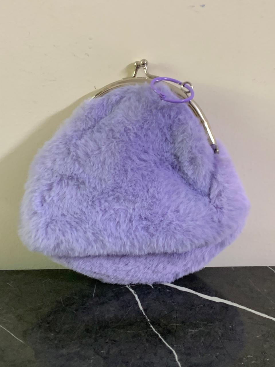 SHEIN Fluffy Clip Top Clutch Bag.  SKU: BXL-004