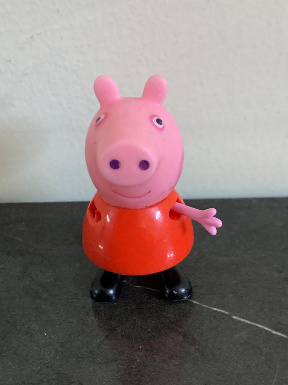 Peppa Pig Mummy Pig Action Figure. (Hand missing) SKU:BXL-032