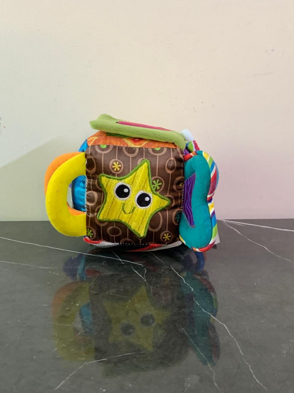 Lamaze Clutch Cube. SKU:BXL-117