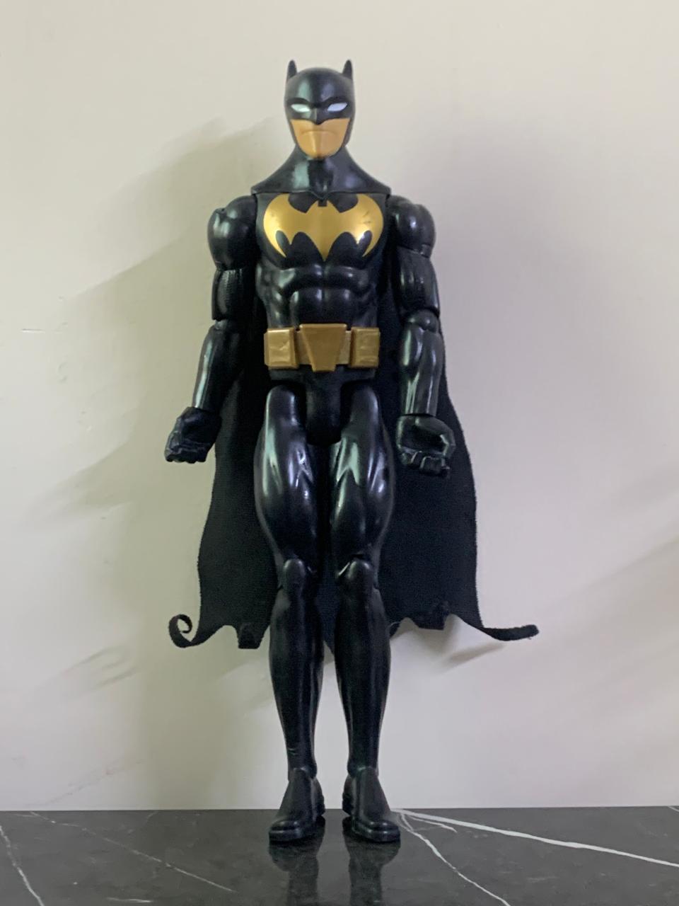 Mattel DC Comics Justice League Batman Action Figure. SKU:BXL-036