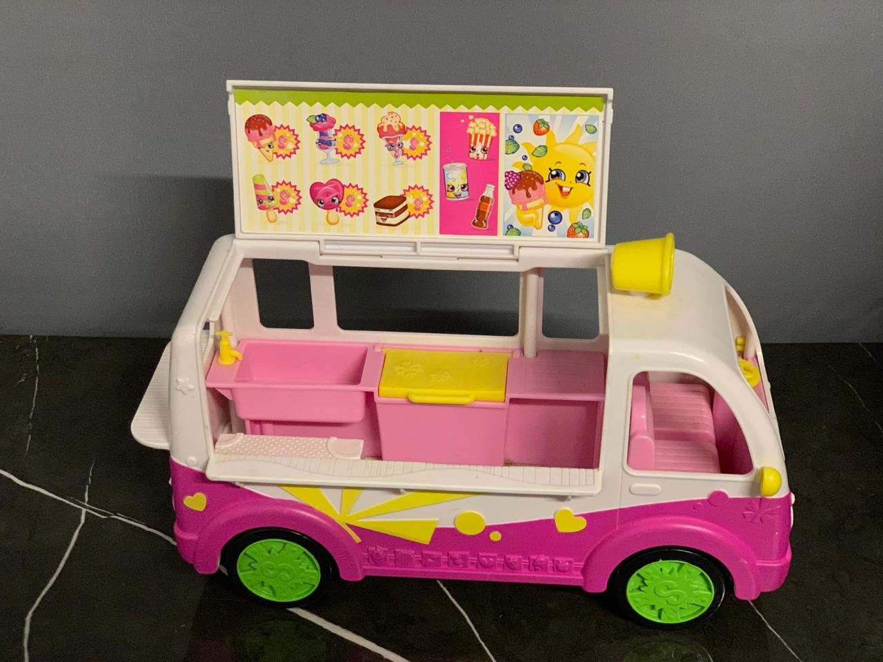 Shopkins Series 3 Ice Cream Truck. (L10*W4*H5 inches)