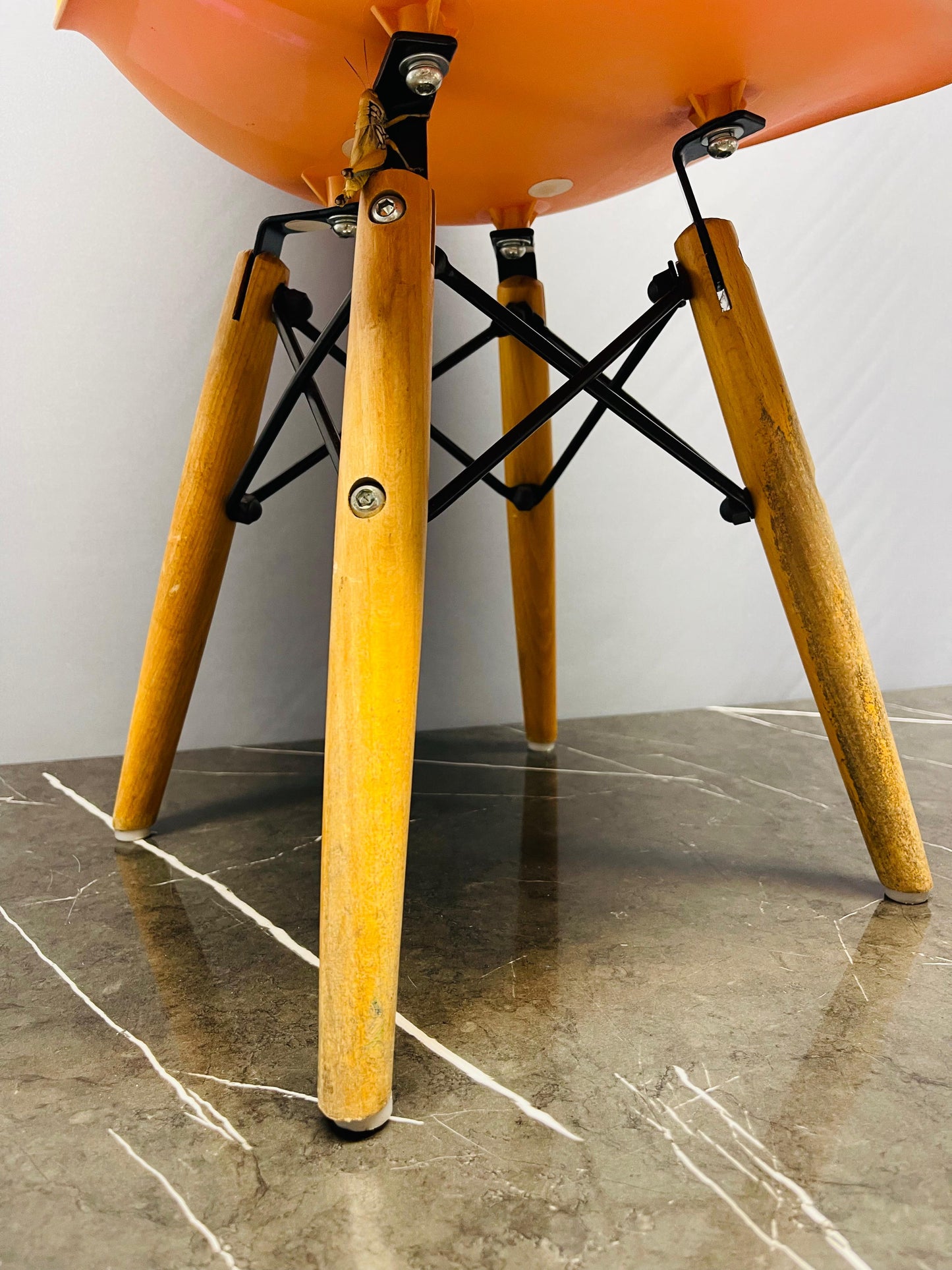 Eames-Style Lounge Chair for kids (9/10condition) (500 advance)