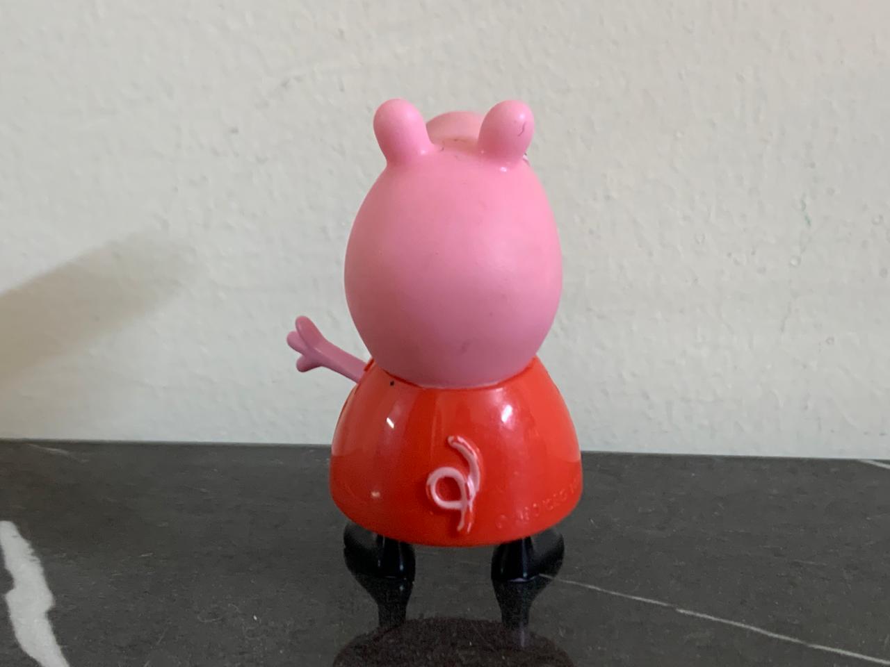 Peppa Pig Mummy Pig Action Figure. (Hand missing) SKU:BXL-032