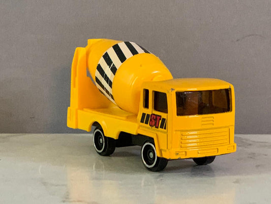 Maisto Die-cast Cement Mixer Truck.