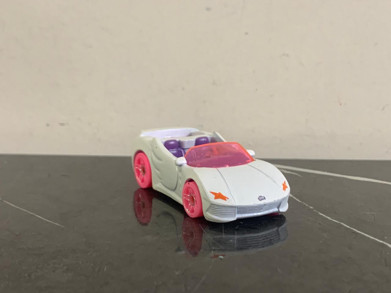 Hot Wheels Barbie Extra. SKU:BXL-054