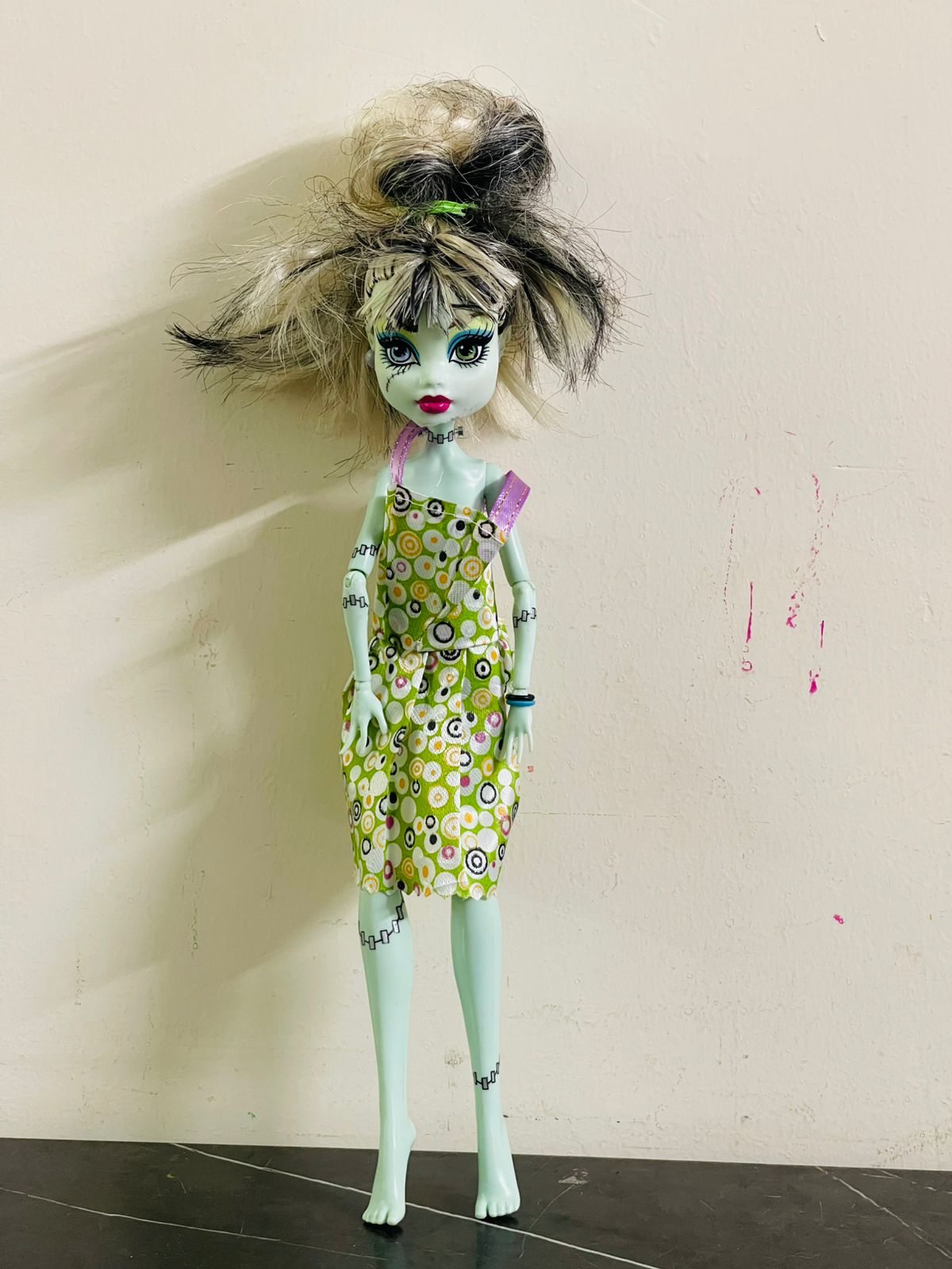 Monster High Frankie Stein Doll. (Chin/ear damaged) SKU:BXL-033
