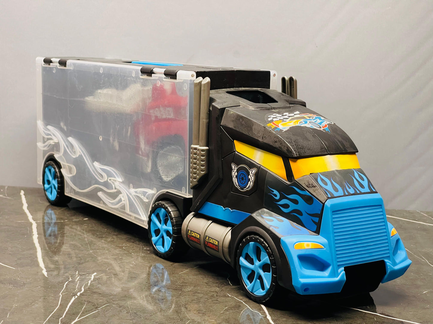 Hot Wheels Monster Truck. (500 advance)(only for Islamabad/Rawalpindi) Please check picture 8 — the fuel tank is slightly chipped. SKU:BXL-804