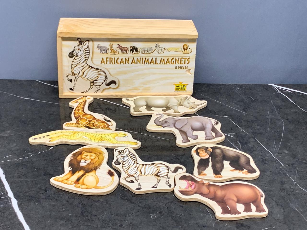 WILD REPUBLIC AFRICAN ANIMAL MAGNETS.